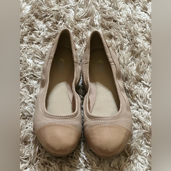 Easy spirit size 8 nude flats - Picture 1 of 5
